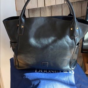 Black leather handbag, Excellent Condition